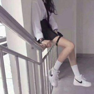 ​初中小女生福利图片 真人只露出腿的头像