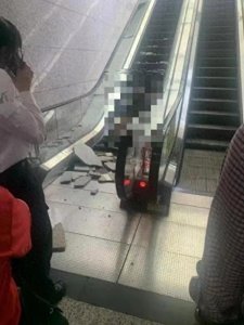 重庆孕妇地铁站遭意外砸伤,城市安全再敲警钟