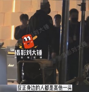 ​被杨洋完虐，不敌43岁黄晓明，1米75的易烊千玺被称娱乐圈普男？