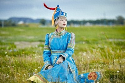 蒙古成为中国的一个民族后,如何看待蒙古国?是远亲,还是外国人