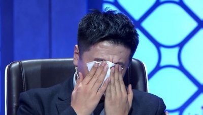 ​张雪峰破防泪洒播出现场 青春季收官助力求职者走出人生低谷