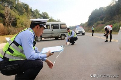 ​发生车祸时需要打这3个电话才不吃亏，交警：要分清先后顺序
