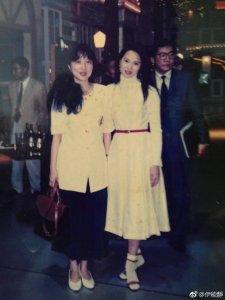 ​伊能静晒旧照少女感十足 自称是崇拜老公的普通女人