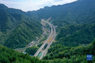 ​张南高速湖北段即将建成通车