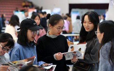 ​同为专科，“高等专科”和“职业技术学校”差别很大，考生要谨慎