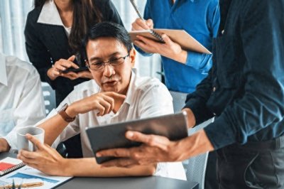 ​广告界的“恐龙代言”：如何让一只会说话的恐龙征服市场？