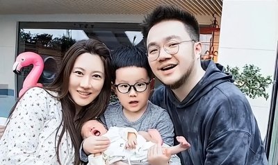 ​王博谷：与巴图老妻少夫，恩爱无比，在39岁高龄生下二胎儿子