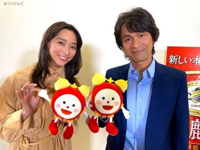 渡边杏走出丈夫婚外情阴霾,与52岁江口洋介接受采访绽放笑颜