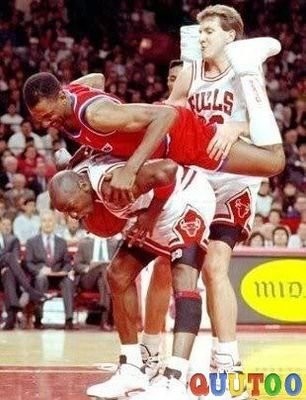 NBA赛事中的各种奇葩爆笑合集，笑喷了