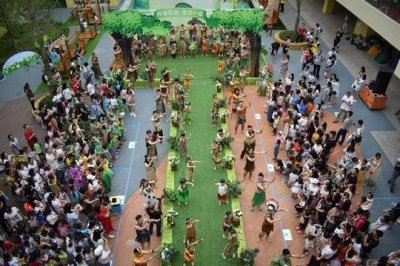 创意多彩环保生活 萌娃环保时装秀庆“六一”