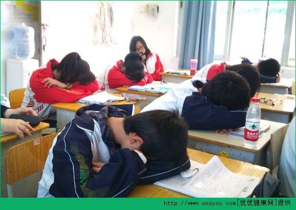 上课睡觉有什么不好（上课睡觉的危害）