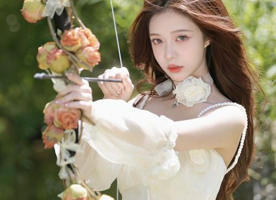 ​一边亲吻一边摸双乳 女人被揉胸后插入