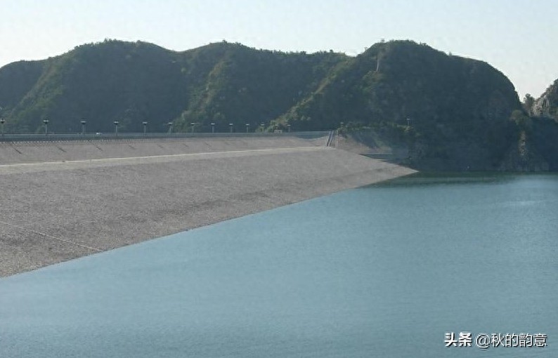 十三陵水库位于北京市昌平区，建于1958年，荣誉 国家水利风景区