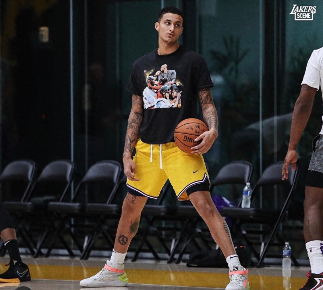 库兹马从小到大帅照，一双大眼睛令人羡慕，真是又帅又能打