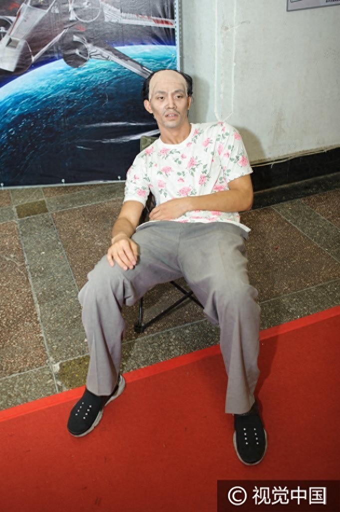 太像了！沈阳漫展惊现“葛优躺” Coser姿势销魂引围观合影
