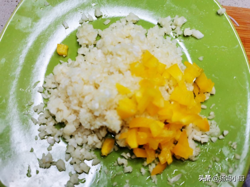 澳龙怎么处理(波士顿龙虾的美食料理步骤)