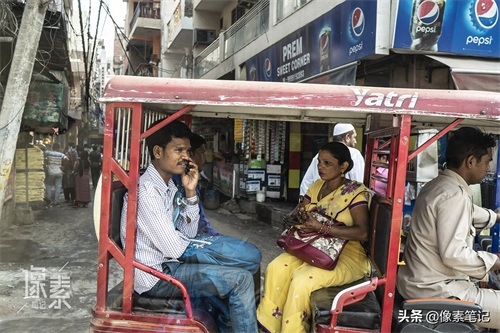 为何印度一辆摩托车可以坐几十人,原来是用航母甲板造的