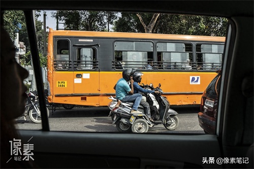 为何印度一辆摩托车可以坐几十人,原来是用航母甲板造的